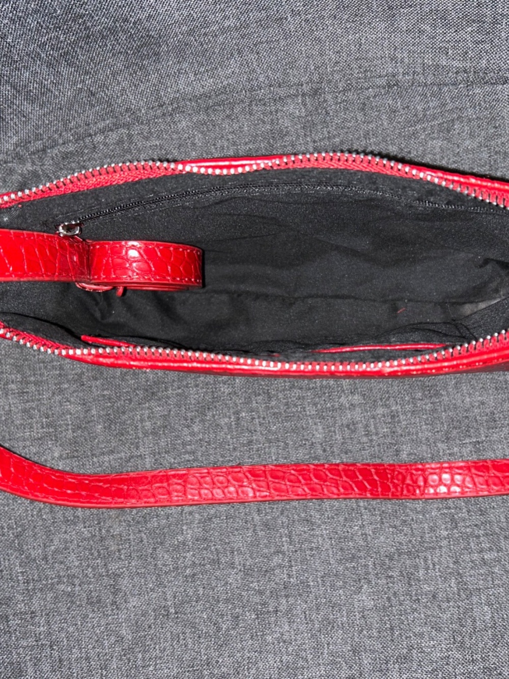 Red Purse - Picture 4 of 5